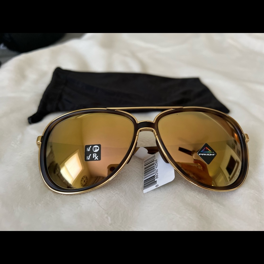 Brand New Oakley Sunglasses: can be mens or womens!